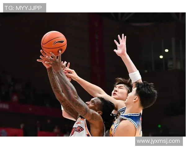 上海篮球队在联合会杯中的灵活性表现与战术创新分析 上海篮球队在联合会杯中的灵活性表现与战术创新分析