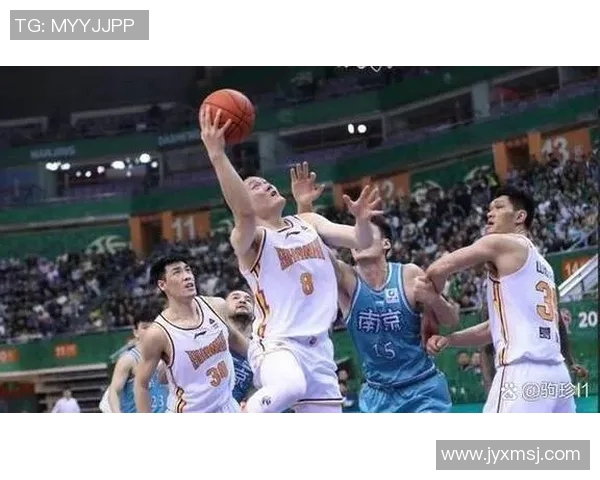 成都篮球队反击战术解析：从防守到进攻的快速转换与团队配合